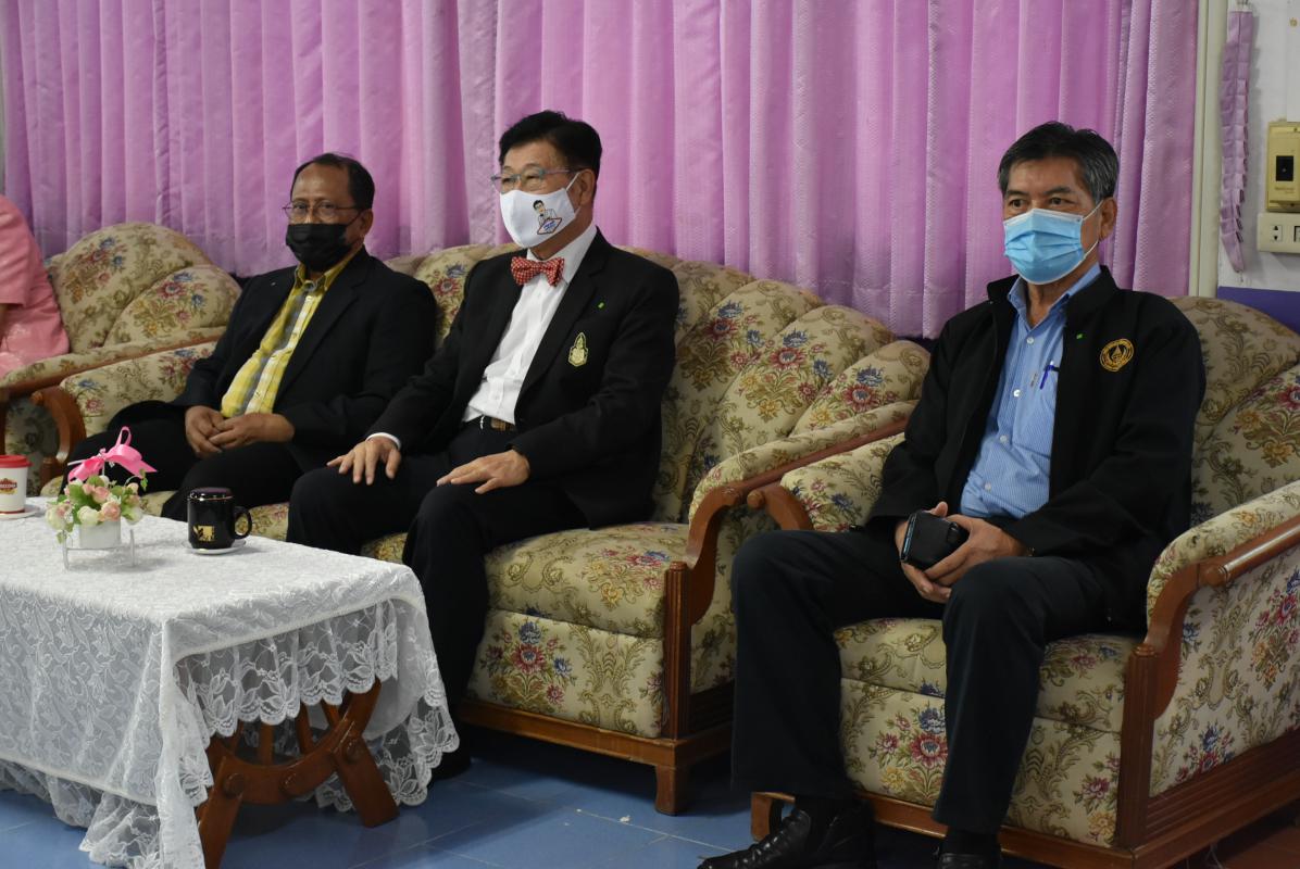 พิธีมอบสื่อการเรียนการสอน ประจำปีงบประมาณ พ.ศ. 2563 ให้แก่สำนักงานเทศบาลเมืองตาก