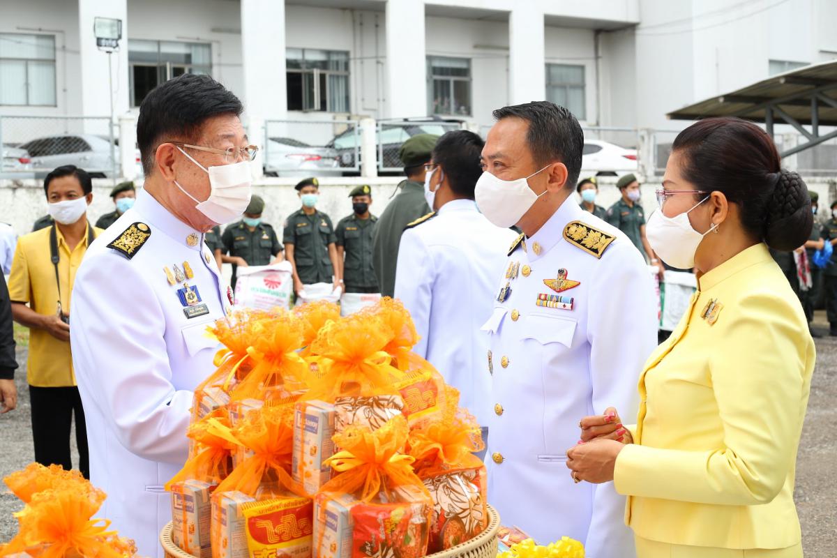 พิธีทำบุญตักบาตรพระสงฆ์ จำนวน 89 รูป ถวายเป็นพระราชกุศล เนื่องในวันคล้ายวันสวรรคต พระบาทสมเด็จพระบรมชนกาธิเบศร มหาภูมิพลอดุลยเดชมหาราช บรมนาถบพิตร 