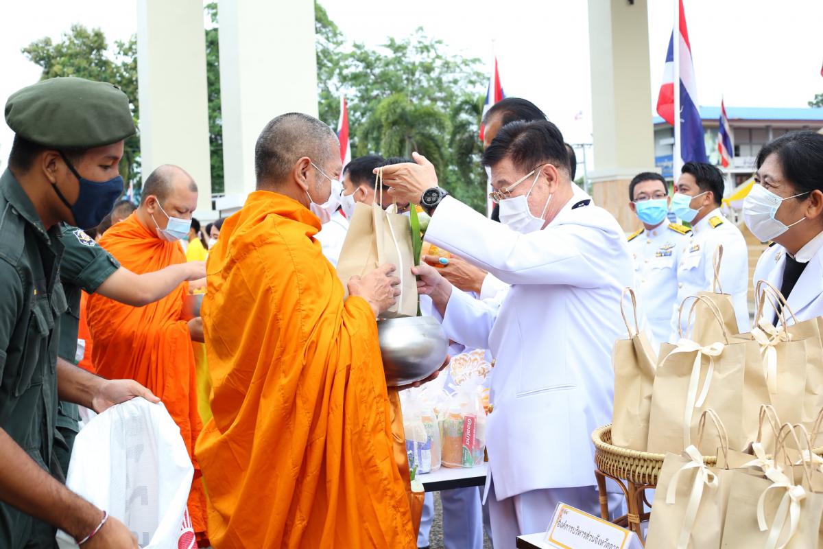 พิธีทำบุญตักบาตรพระสงฆ์ จำนวน 89 รูป ถวายเป็นพระราชกุศล เนื่องในวันคล้ายวันสวรรคต พระบาทสมเด็จพระบรมชนกาธิเบศร มหาภูมิพลอดุลยเดชมหาราช บรมนาถบพิตร 