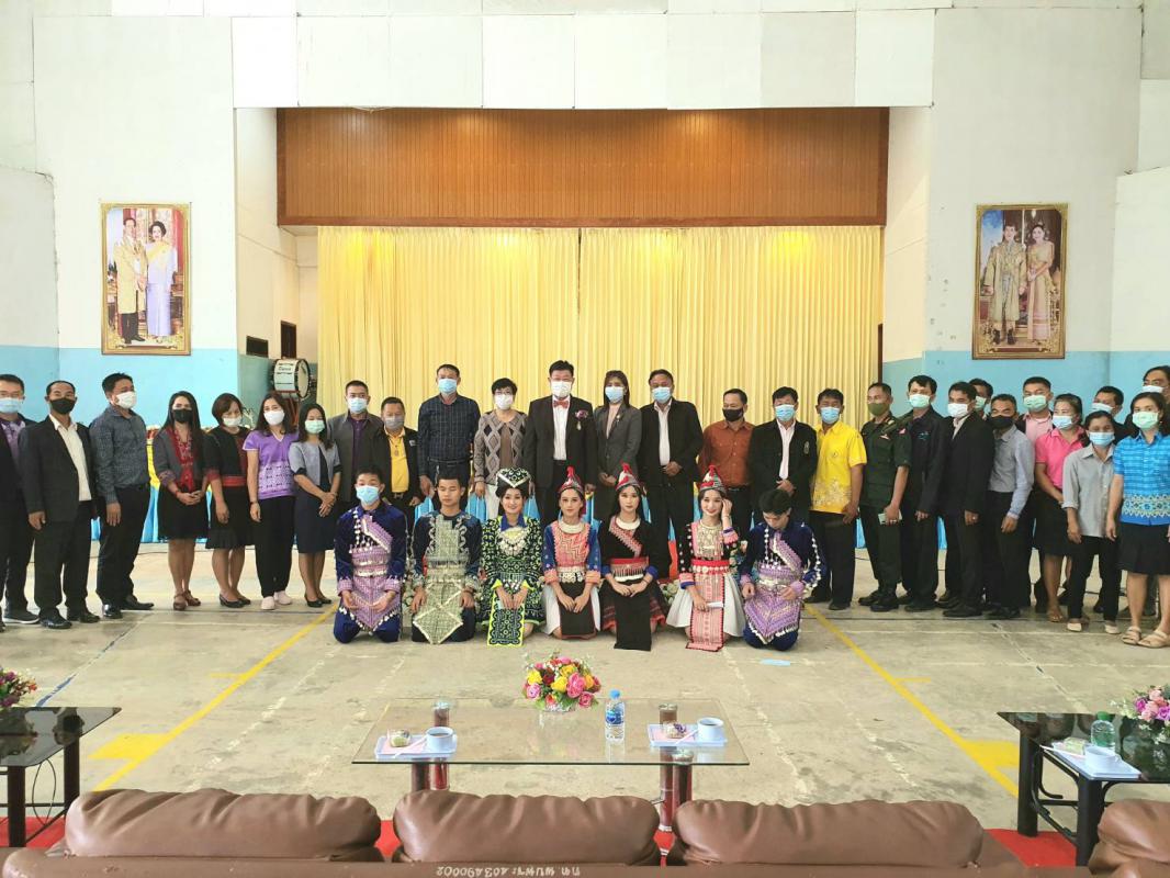 พิธีมอบสื่อการเรียนการสอน ประจำปีงบประมาณ พ.ศ. 2563 ให้แก่กลุ่มโรงเรียนอำเภอพบพระ และสำนักงานเทศบาลตำบลพบพระที่มีสถานศึกษาในสังกัด จำนวน 25 หน่วยงาน