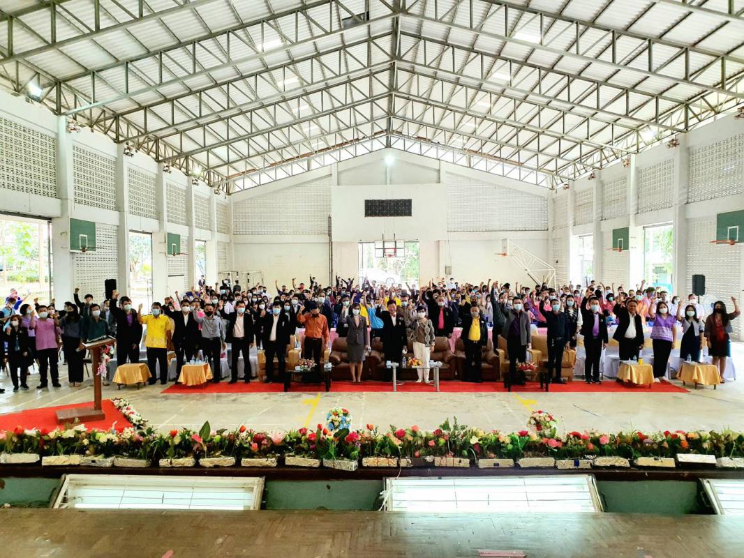 พิธีมอบสื่อการเรียนการสอน ประจำปีงบประมาณ พ.ศ. 2563 ให้แก่กลุ่มโรงเรียนอำเภอพบพระ และสำนักงานเทศบาลตำบลพบพระที่มีสถานศึกษาในสังกัด จำนวน 25 หน่วยงาน