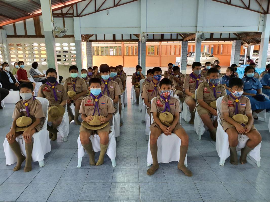 พิธีมอบสื่อการเรียนการสอน ประจำปีงบประมาณ พ.ศ. 2563 ให้แก่กลุ่มโรงเรียนอำเภออุ้มผาง และองค์การบริหารส่วนตำบลโมโกรที่มีสถานศึกษาในสังกัด