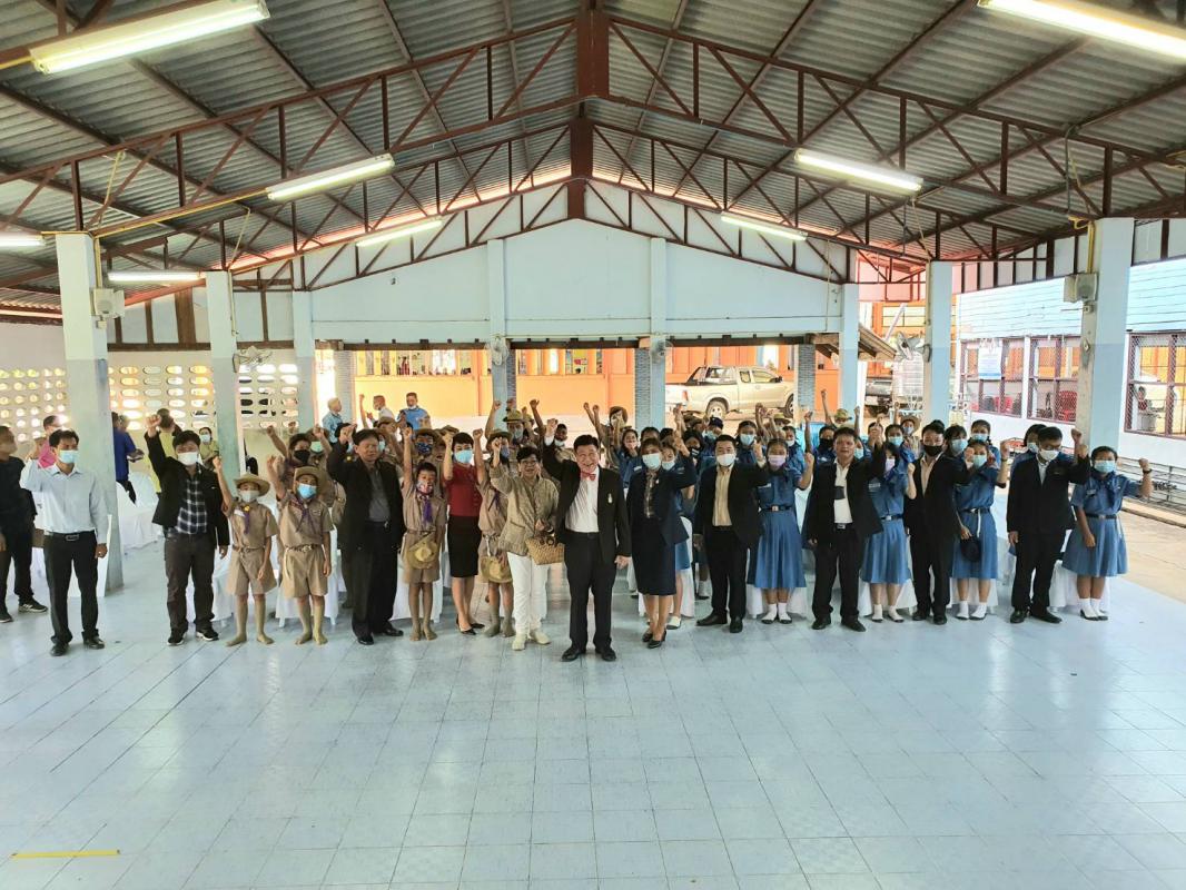 พิธีมอบสื่อการเรียนการสอน ประจำปีงบประมาณ พ.ศ. 2563 ให้แก่กลุ่มโรงเรียนอำเภออุ้มผาง และองค์การบริหารส่วนตำบลโมโกรที่มีสถานศึกษาในสังกัด