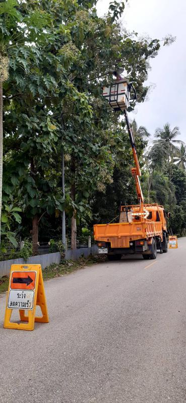 สำนักการช่าง องค์การบริหารส่วนจังหวัดตาก ลงพื้นที่ปฏิบัติงานสำรวจและซ่อมแซมระบบไฟฟ้าแสงสว่าง