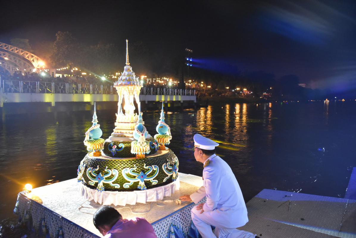 ร่วมงานประเพณีลอยกระทงสายไหลประทีป 1000 ดวง จังหวัดตาก ประจำปี 2563
