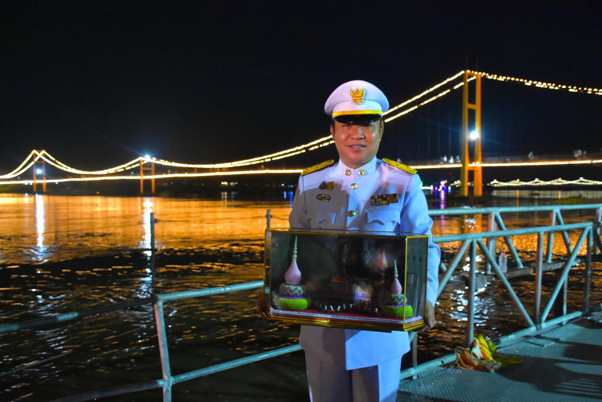 ร่วมงานประเพณีลอยกระทงสายไหลประทีป 1000 ดวง จังหวัดตาก ประจำปี 2563