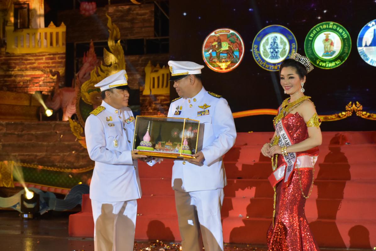 ร่วมงานประเพณีลอยกระทงสายไหลประทีป 1000 ดวง จังหวัดตาก ประจำปี 2563