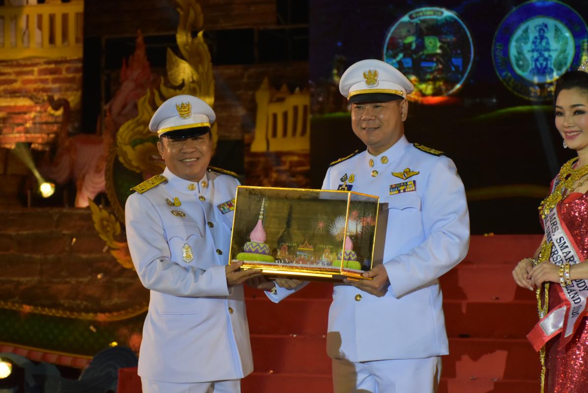 ร่วมงานประเพณีลอยกระทงสายไหลประทีป 1000 ดวง จังหวัดตาก ประจำปี 2563