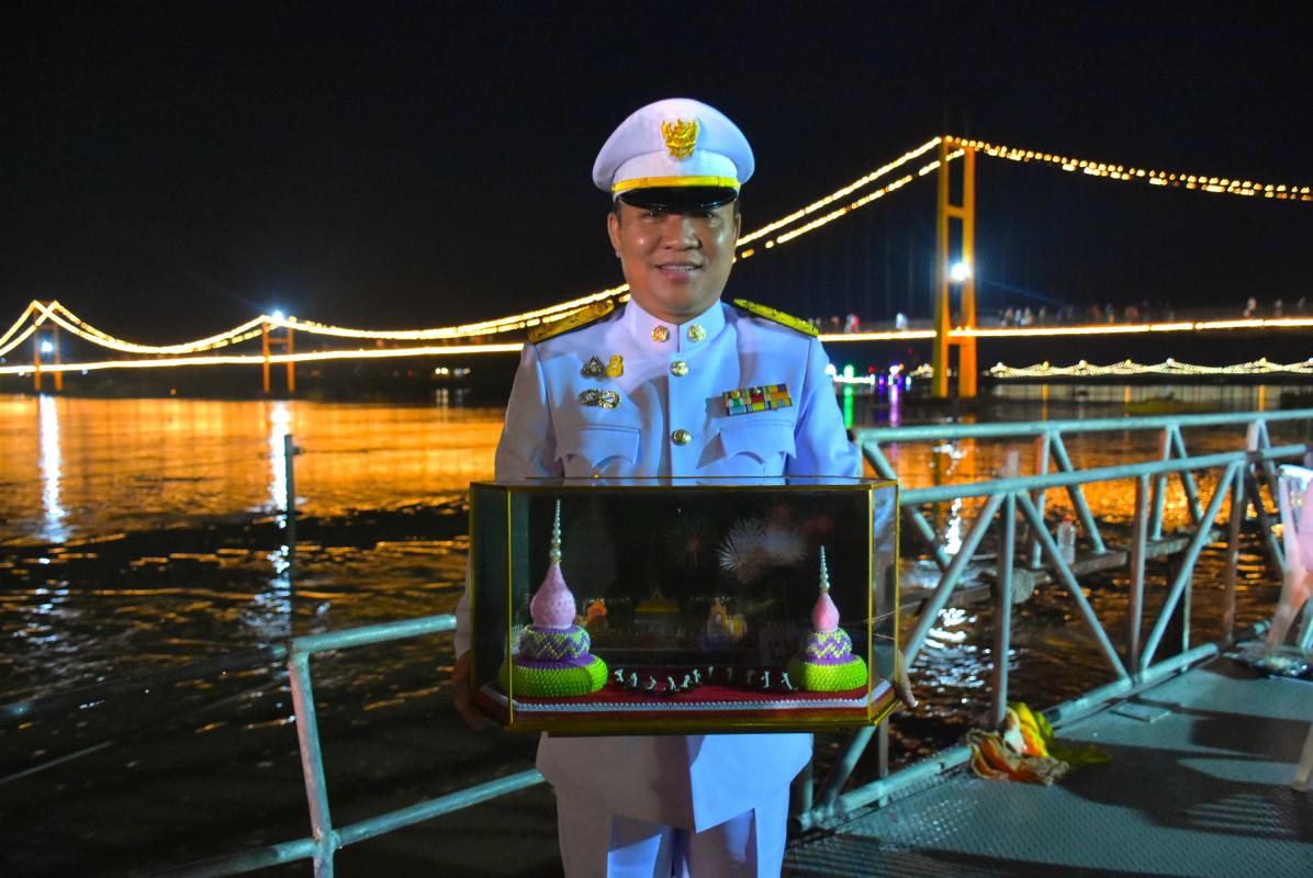 ร่วมงานประเพณีลอยกระทงสายไหลประทีป 1000 ดวง จังหวัดตาก ประจำปี 2563