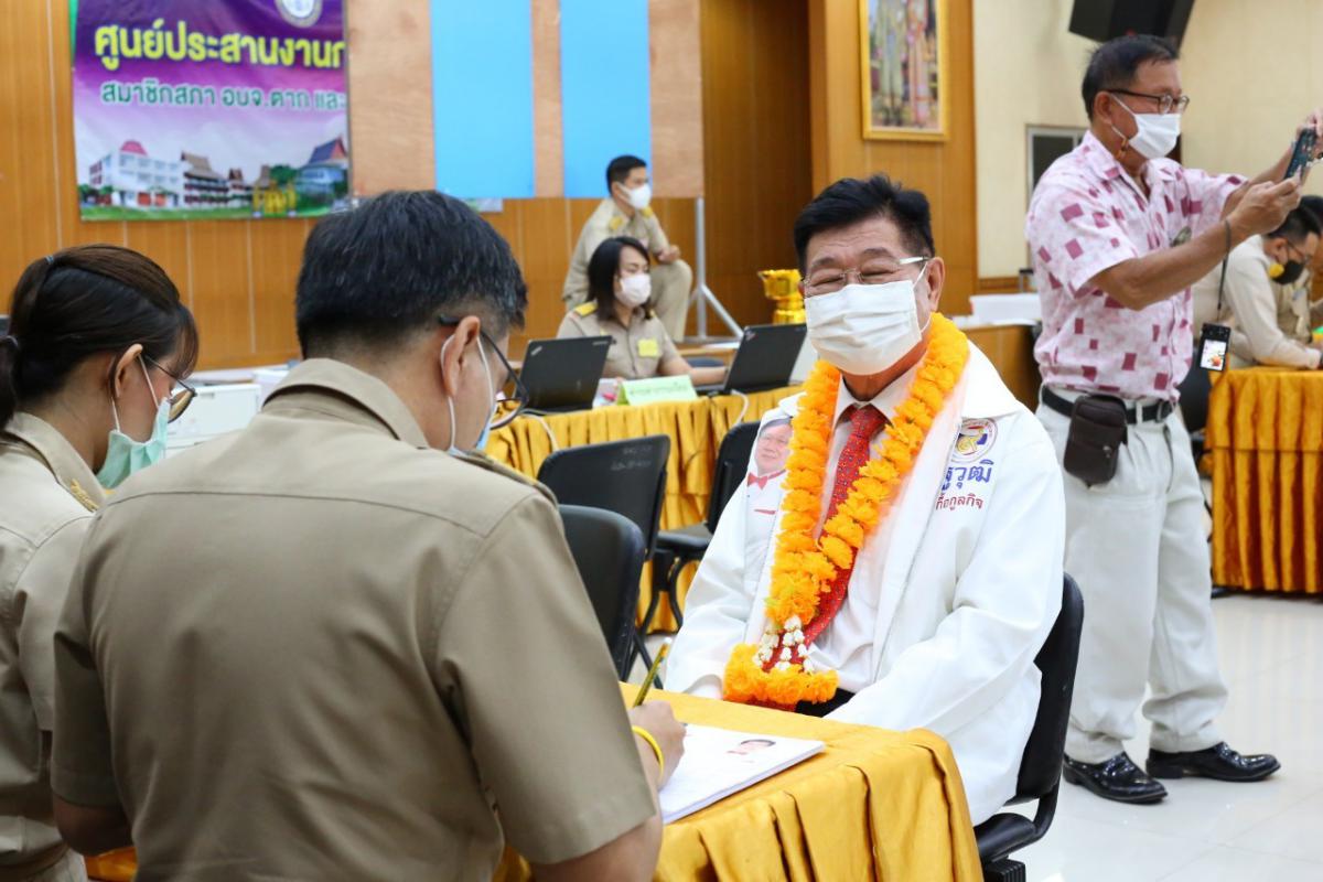 ภาพบรรยากาศวันแรกของการเปิดรับสมัครเลือกตั้งสมาชิกสภาองค์การบริหารส่วนจังหวัดตาก และนายกองค์การบริหารส่วนจังหวัดตาก