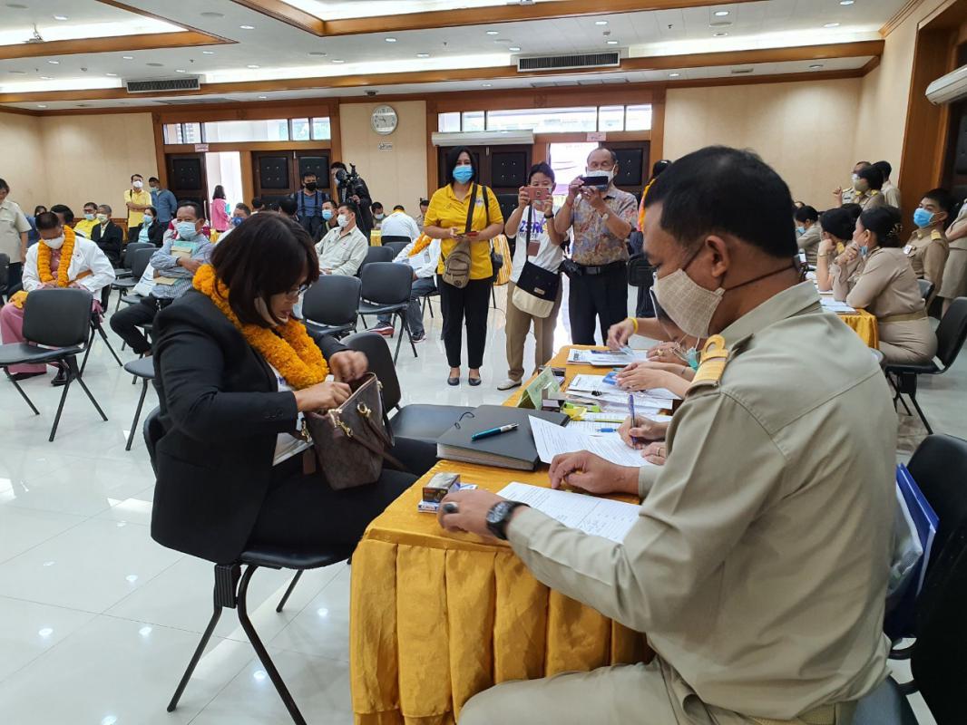 ภาพบรรยากาศวันแรกของการเปิดรับสมัครเลือกตั้งสมาชิกสภาองค์การบริหารส่วนจังหวัดตาก และนายกองค์การบริหารส่วนจังหวัดตาก