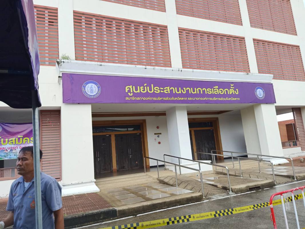 ดำเนินการทำความสะอาด ก่อนการเปิดรับสมัครเลือกตั้ง เพื่อป้องกันการแพร่ระบาดของโรคติดเชื้อไวรัสโคโรนา 2019 ( COVID - 19 )