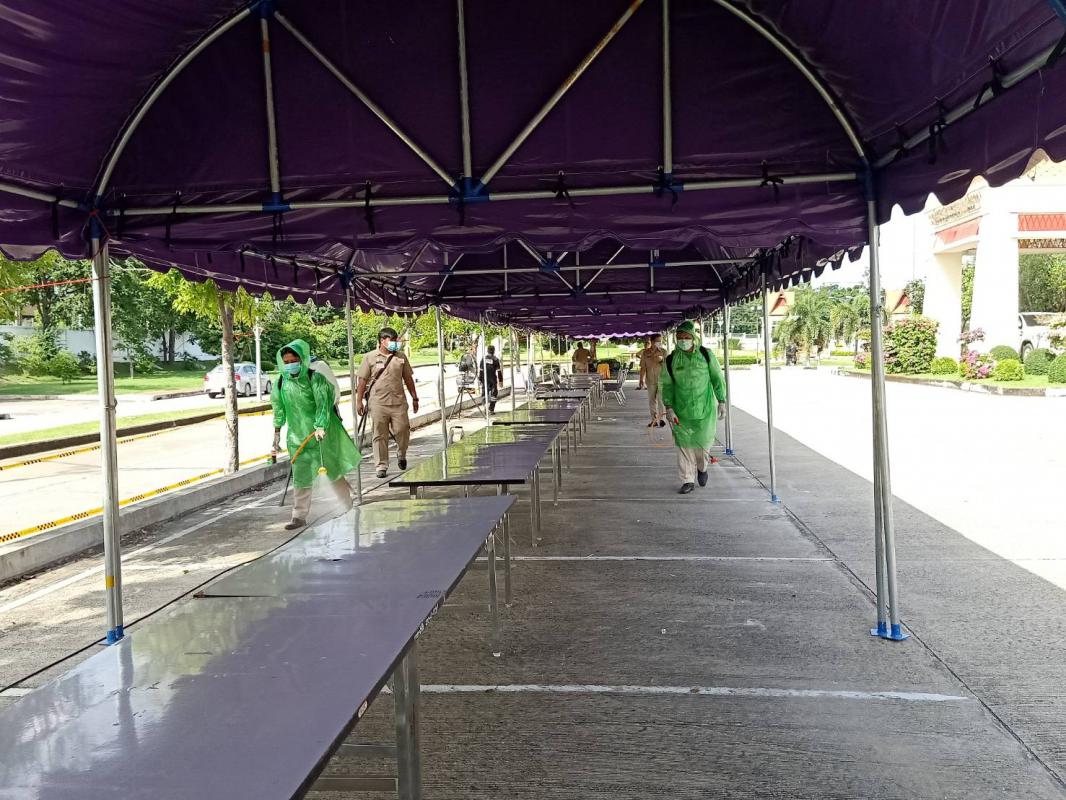 ดำเนินการทำความสะอาด หลังการปิดรับสมัครเลือกตั้งในวันแรก วันที่ 2 พ.ย. 63 เพื่อป้องกันการแพร่ระบาดของโรคติดเชื้อไวรัสโคโรนา 2019 และเตรียมความพร้อมสำหรับการเปิดรับสมัครในวันถัดไป