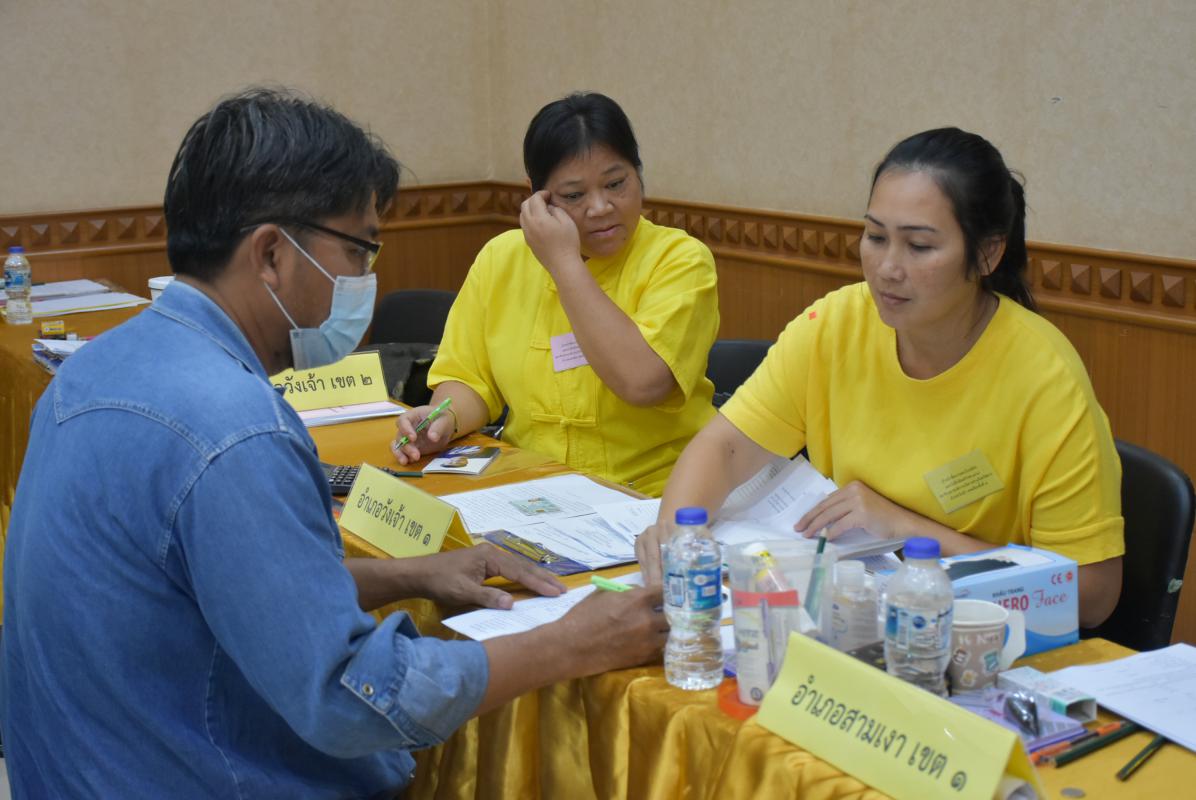 ภาพบรรยากาศการเปิดรับสมัครเลือกตั้ง ส.อบจ.ตาก และนายกอบจ.ตาก ในวันที่ 4 พฤศจิกายน 2563