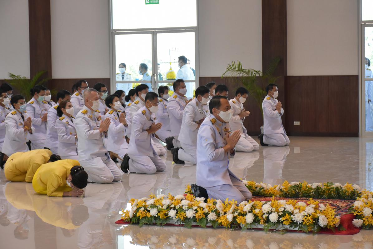 พิธีวางพานพุ่มและพิธีถวายบังคม เนื่องในวันคล้ายวันพระบรมราชสมภพ พระบาทสมเด็จพระบรมชนกาธิเบศร มหาภูมิพลอดุลยเดชมหาราช บรมนาถบพิตร วันชาติ และวันพ่อแห่งชาติ 5 ธันวาคม 2563 