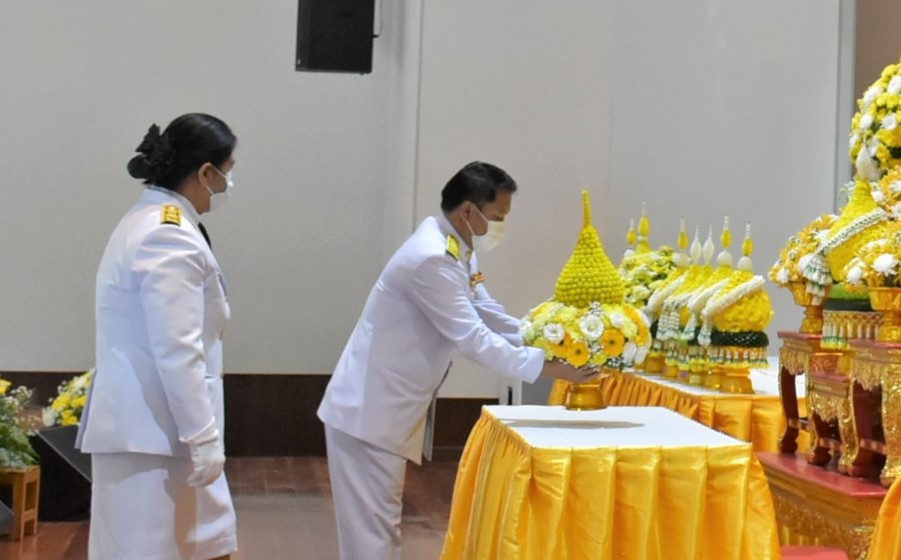 พิธีวางพานพุ่มและพิธีถวายบังคม เนื่องในวันคล้ายวันพระบรมราชสมภพ พระบาทสมเด็จพระบรมชนกาธิเบศร มหาภูมิพลอดุลยเดชมหาราช บรมนาถบพิตร วันชาติ และวันพ่อแห่งชาติ 5 ธันวาคม 2563 