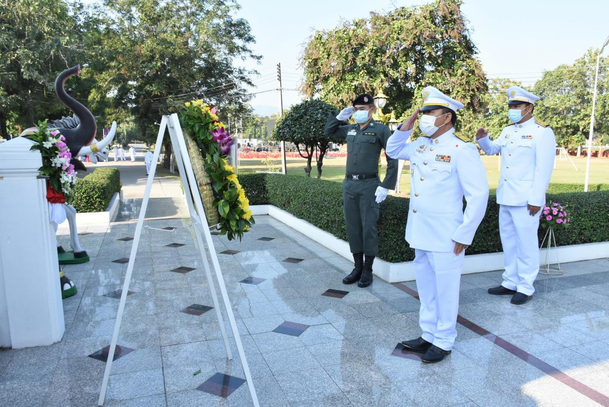 พิธีวางพวงมาลาถวายสักการะพระบรมราชานุสาวรีย์สมเด็จพระเจ้าตากสินมหาราช 