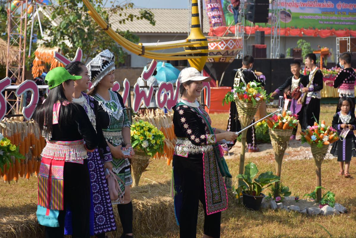 ร่วมพิธีเปิดงานสืบสานประเพณีปีใหม่ม้ง อำเภอพบพระ ประจำปีงบประมาณ 2564