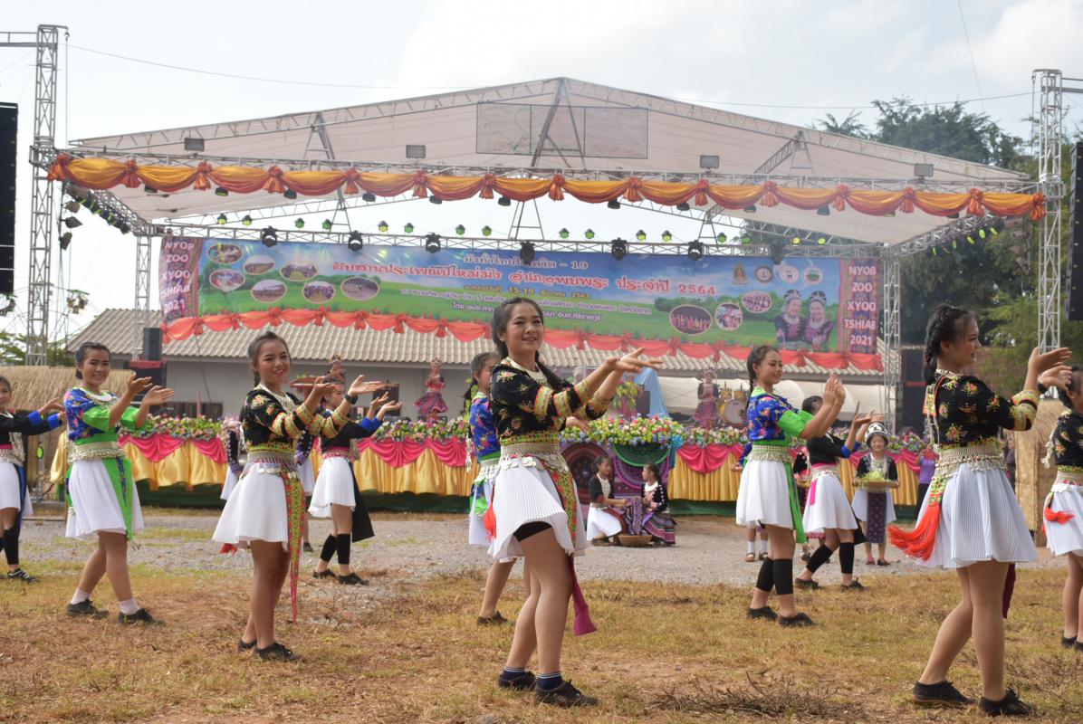 ร่วมพิธีเปิดงานสืบสานประเพณีปีใหม่ม้ง อำเภอพบพระ ประจำปีงบประมาณ 2564