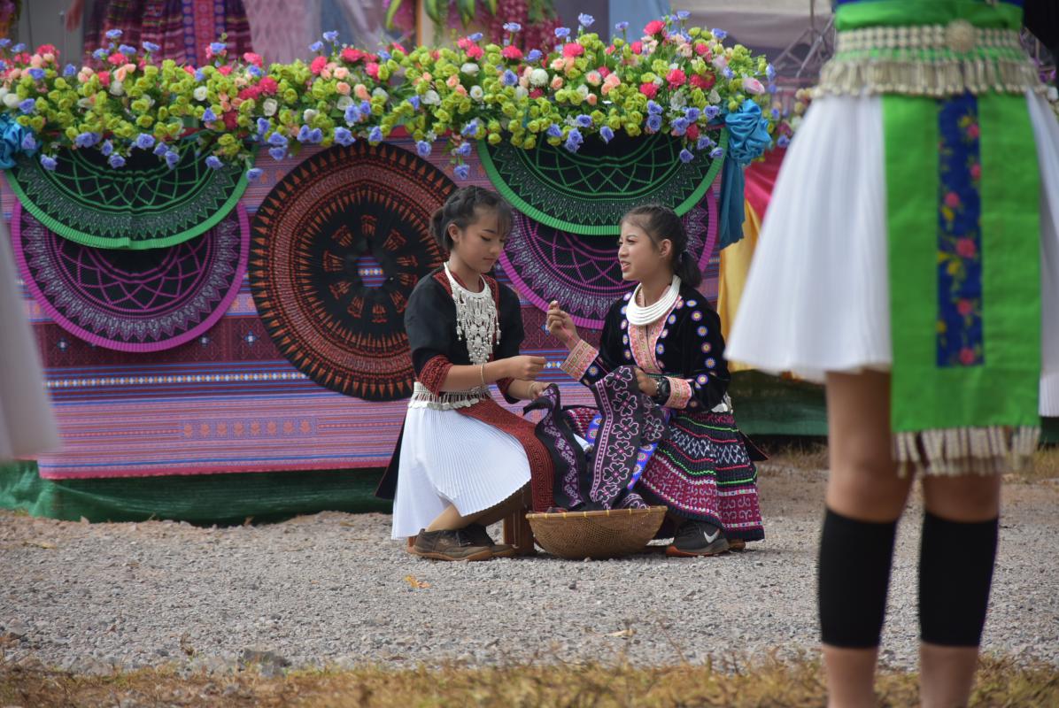 ร่วมพิธีเปิดงานสืบสานประเพณีปีใหม่ม้ง อำเภอพบพระ ประจำปีงบประมาณ 2564