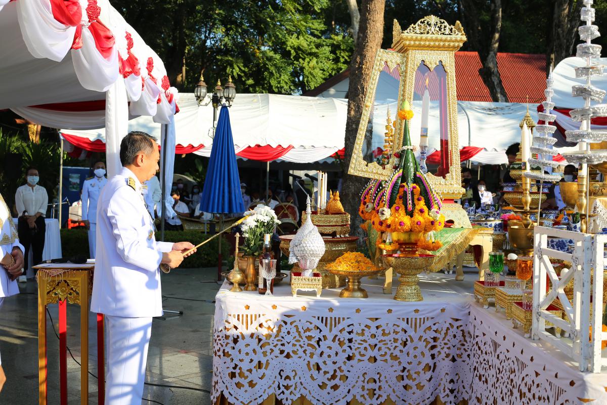 พิธีบวงสรวงดวงพระวิญญาณสมเด็จพระเจ้าตากสินมหาราช เนื่องในวันคล้ายวันปราบดาภิเษกขึ้นเป็นพระมหากษัตริย์ของสมเด็จพระเจ้าตากสินมหาราช 