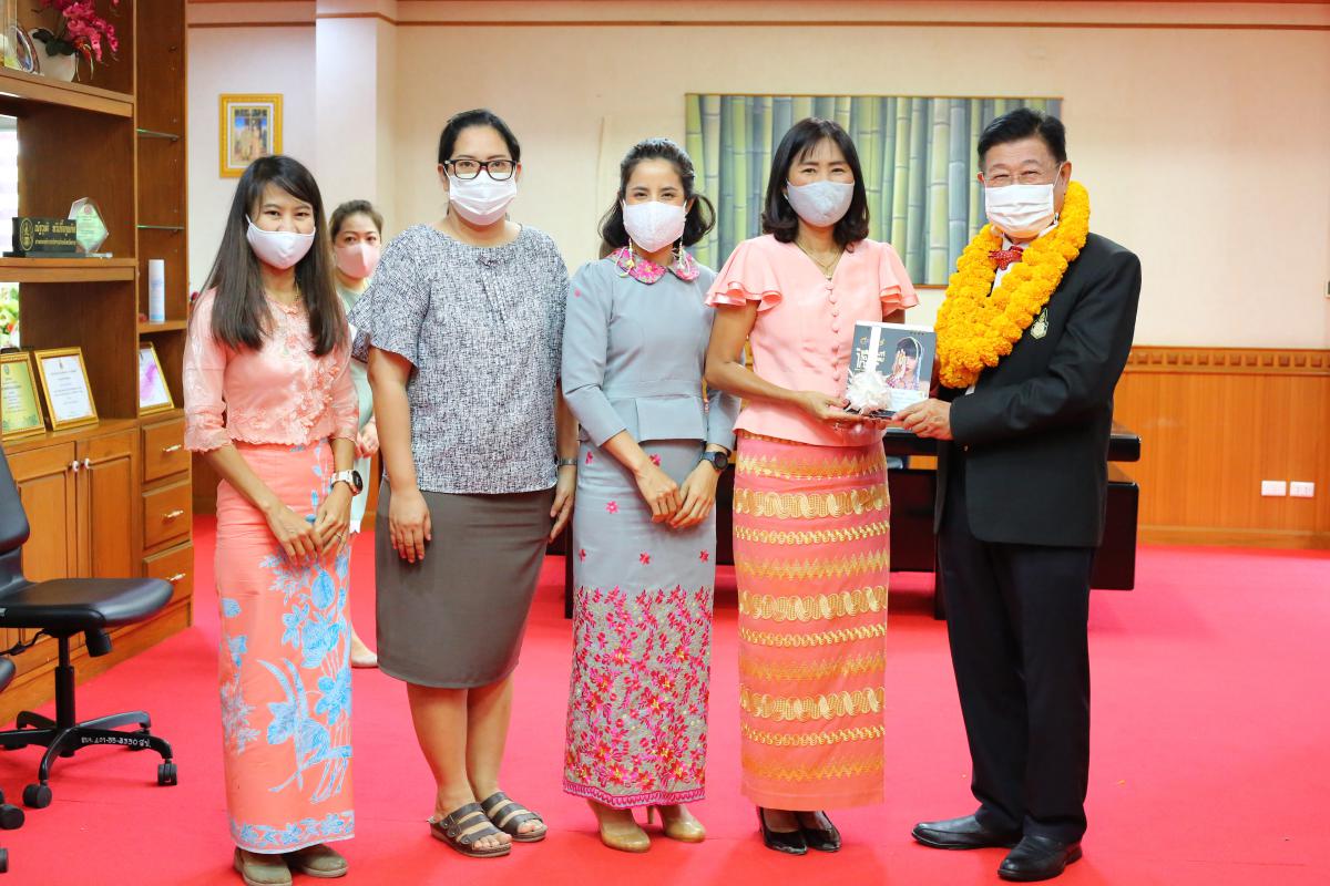 ภาพบรรยากาศแห่งความสุขและความยินดี