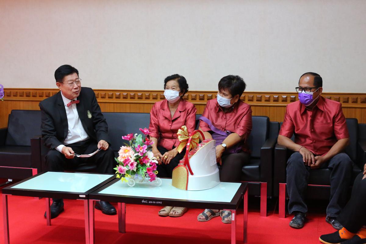ให้การต้อนรับกลุ่มประธานอาสาสมัครสาธารณสุขประจำหมู่บ้าน ทั้ง 9 อำเภอ และกำนันผู้ใหญ่บ้าน อำเภอสามเงา