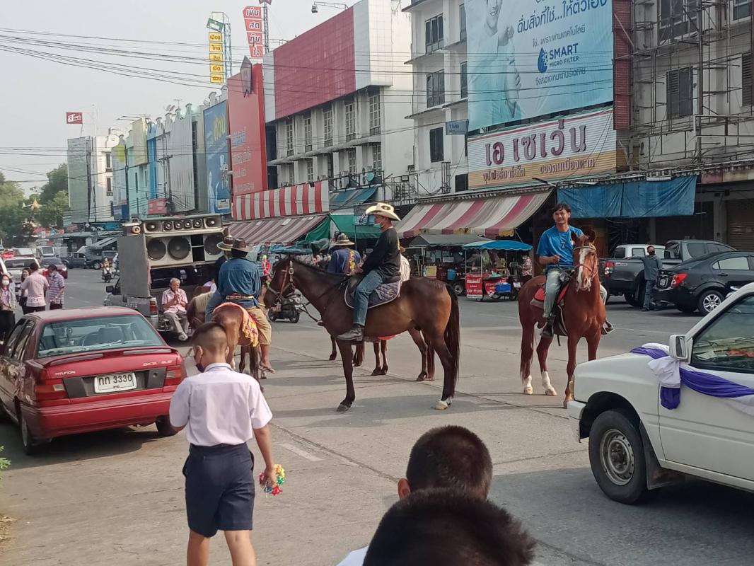 ให้การสนับสนุนรถไฟล้อยางนำเที่ยวองค์การบริหารส่วนจังหวัดตาก พร้อมเจ้าหน้าที่ ออกให้บริการร่วมขบวนแห่ฯ