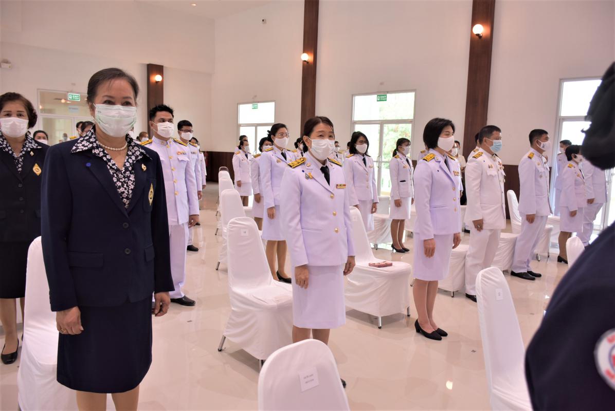 เข้าร่วมพิธีวางพานพุ่มดอกไม้สด ถวายราชสักการะพระบรมสาทิสลักษณ์ พระบาทสมเด็จพระพุทธยอดฟ้าจุฬาโลกมหาราชฯ