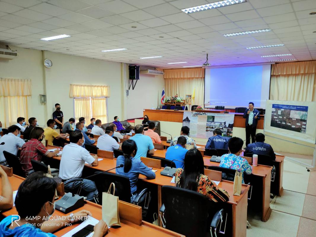 เข้าร่วมการประชุมสัมมนาแลกเปลี่ยนความคิดเห็นกับผู้นำชุมชน,ประชาชนในพื้นที่อำเภอแม่ระมาด
