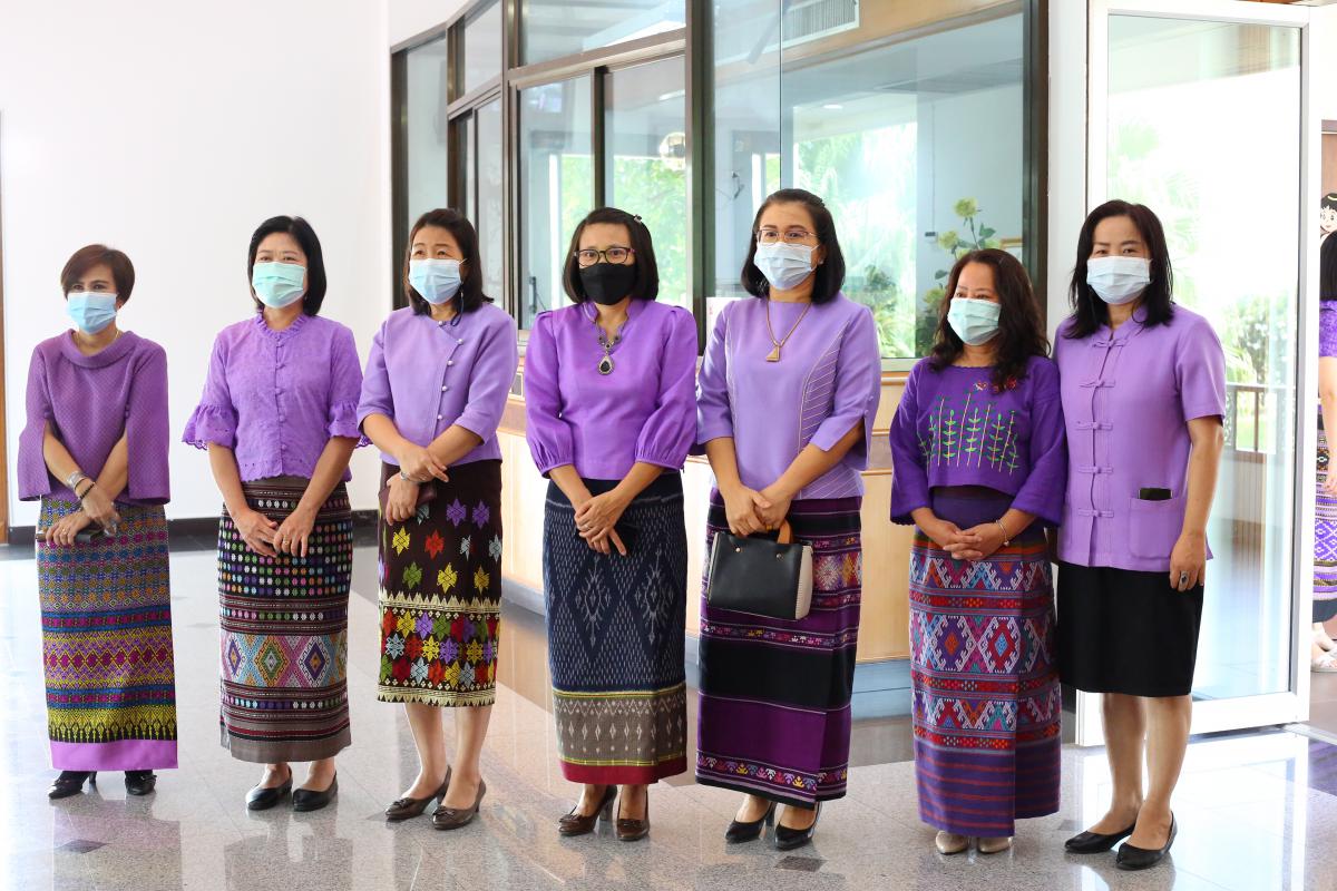 สภากาชาดไทย มอบหมายให้เหล่ากาชาดจังหวัดตากเป็นผู้ส่งมอบเครื่องกระตุกหัวใจไฟฟ้าอัตโนมัติ (AED) ให้แก่องค์การบริหารส่วนจังหวัดตาก จำนวน 1 เครื่อง