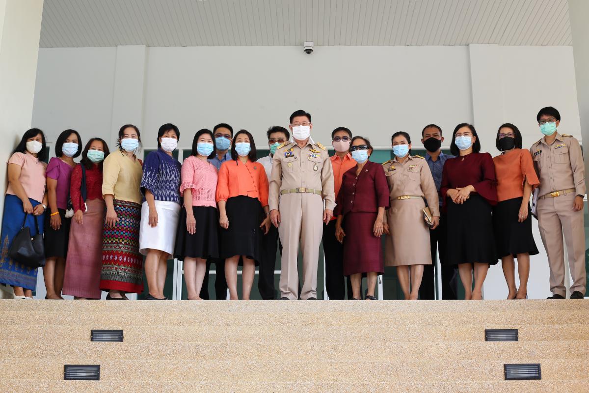 นายก อบจ.ตาก รับรางวัลครอบครัวร่มเย็นและบุคคลดีเด่นด้านการพัฒนาครอบครัวจังหวัดตาก