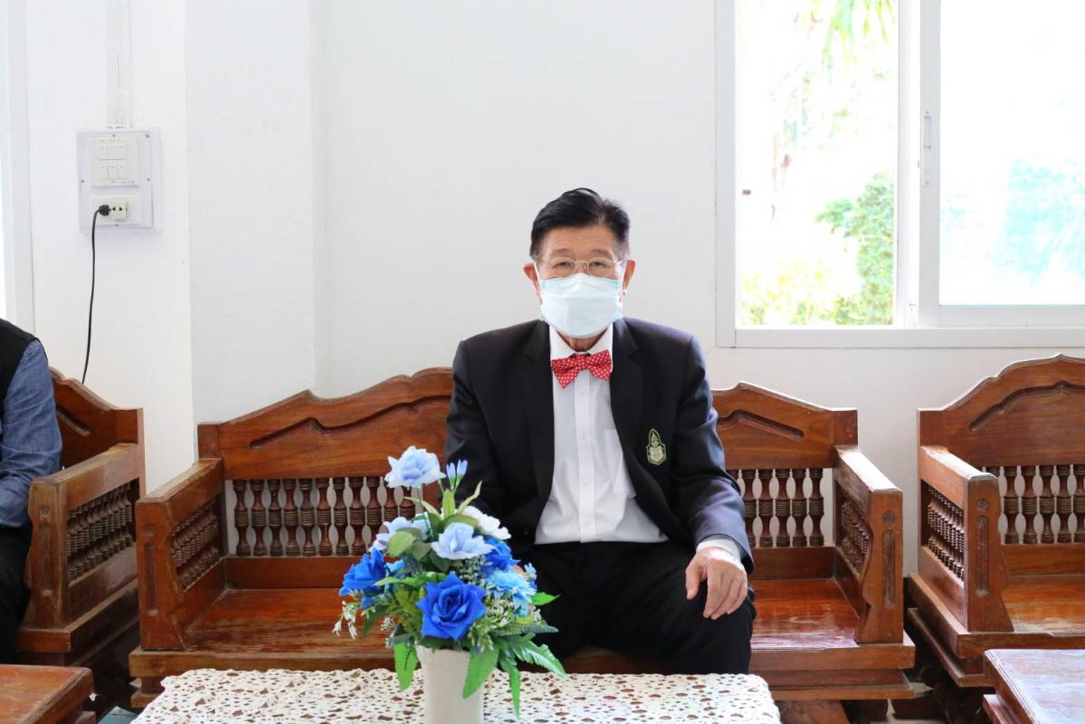 นายก อบจ.ตาก นำทีมลงพื้นที่ส่งมอบวัสดุอุปกรณ์ทางการแพทย์ ณ อำเภอท่าสองยาง จังหวัดตาก
