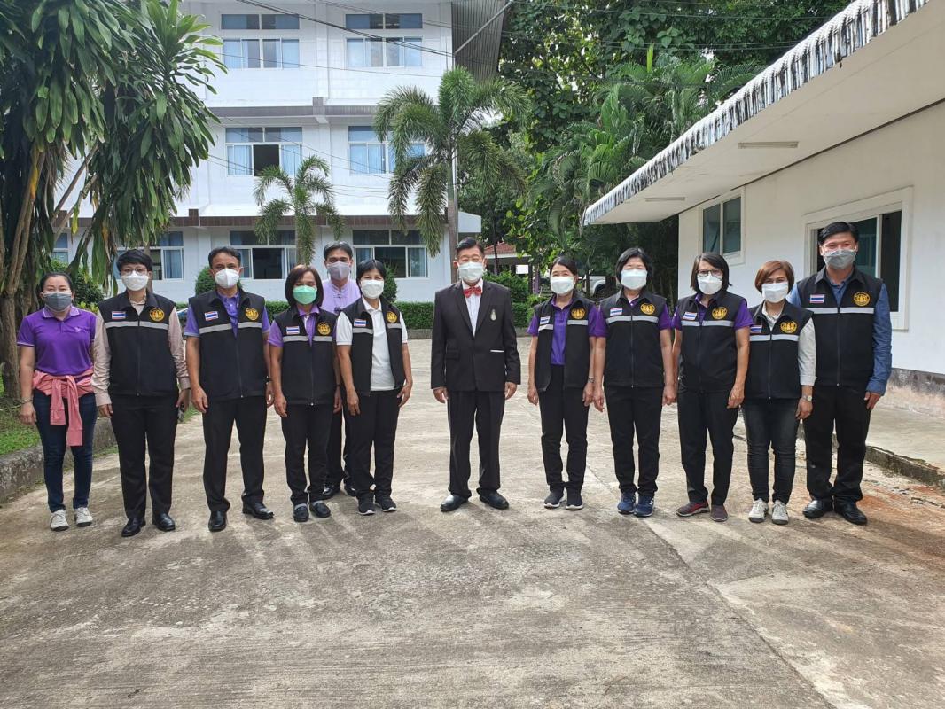 นายก อบจ.ตาก นำทีมลงพื้นที่ส่งมอบวัสดุอุปกรณ์ทางการแพทย์ ณ อำเภอท่าสองยาง จังหวัดตาก