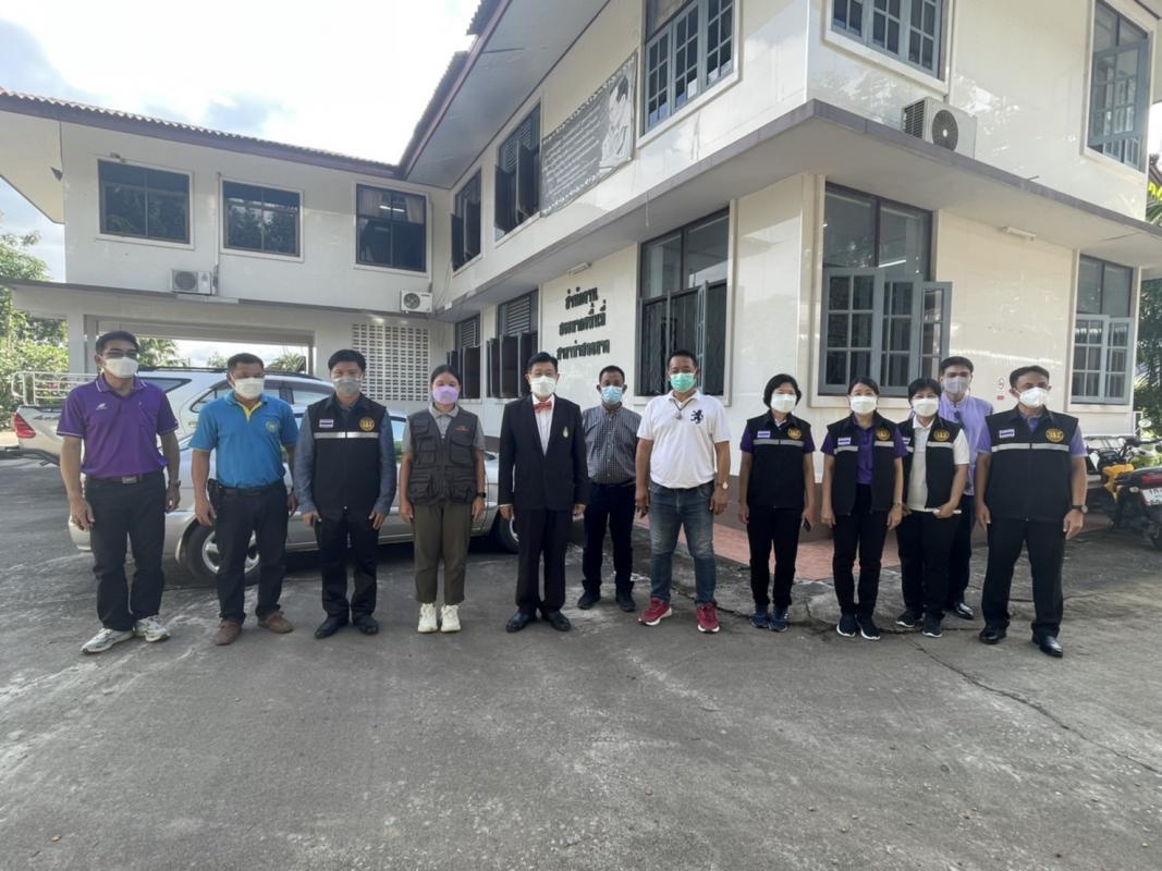 นายก อบจ.ตาก นำทีมลงพื้นที่ส่งมอบวัสดุอุปกรณ์ทางการแพทย์ ณ อำเภอท่าสองยาง จังหวัดตาก