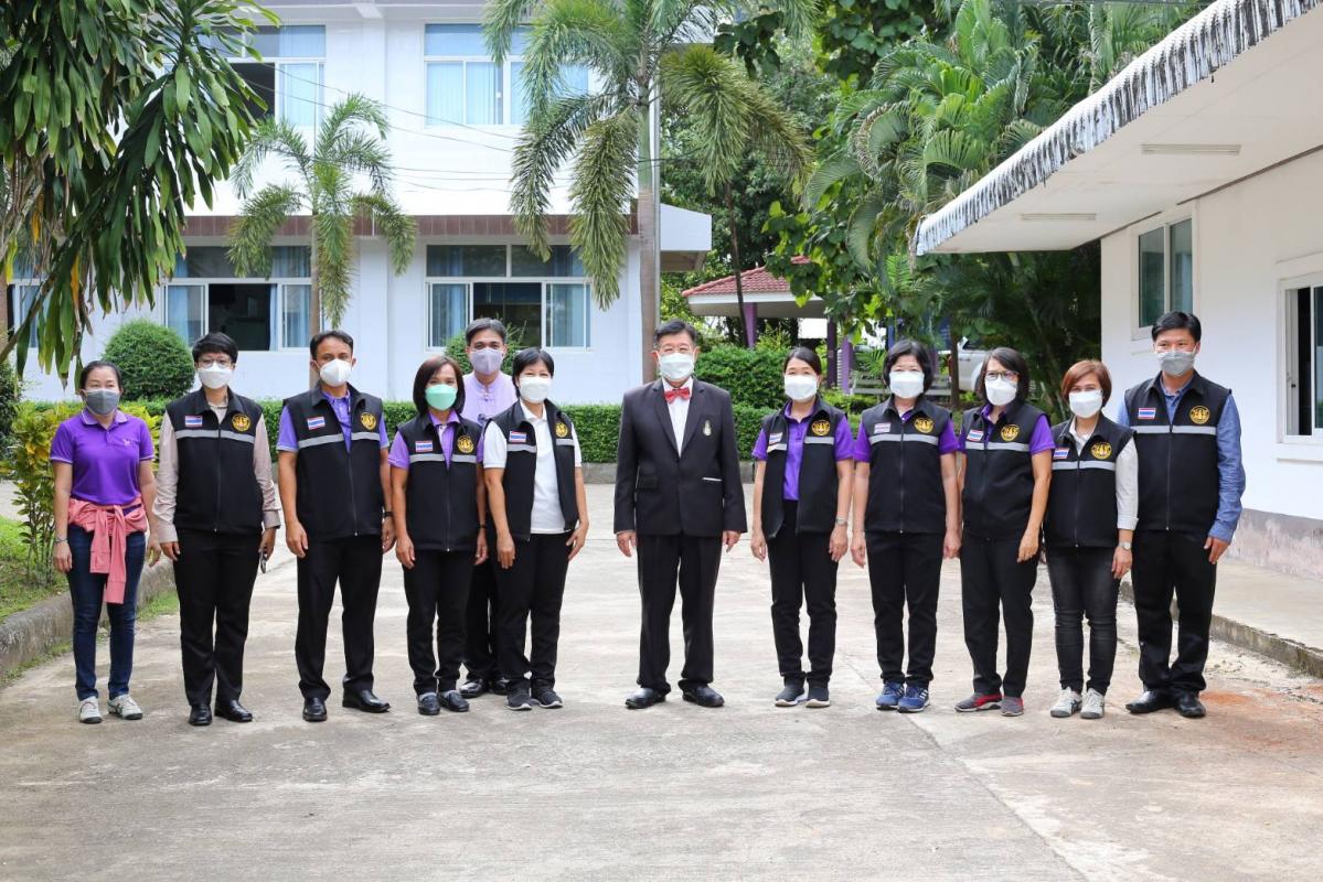 นายก อบจ.ตาก นำทีมลงพื้นที่ส่งมอบวัสดุอุปกรณ์ทางการแพทย์ ณ อำเภอท่าสองยาง จังหวัดตาก