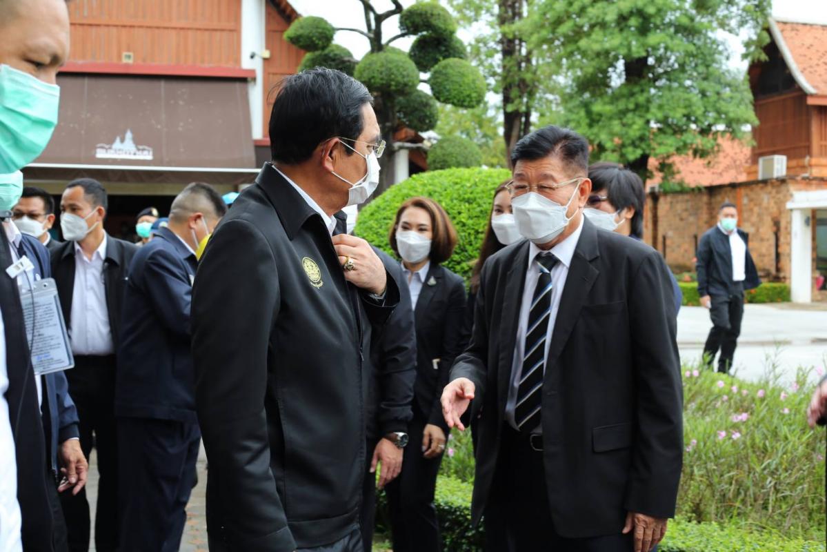 นายกณัฐวุฒิ และ สส.ธนัสถ์ ร่วมต้อนรับ นายกรัฐมนตรีที่สุโขทัย พร้อมรายงานปัญหาน้ำท่วมจังหวัดตากและหารือแนวทางแก้ไข