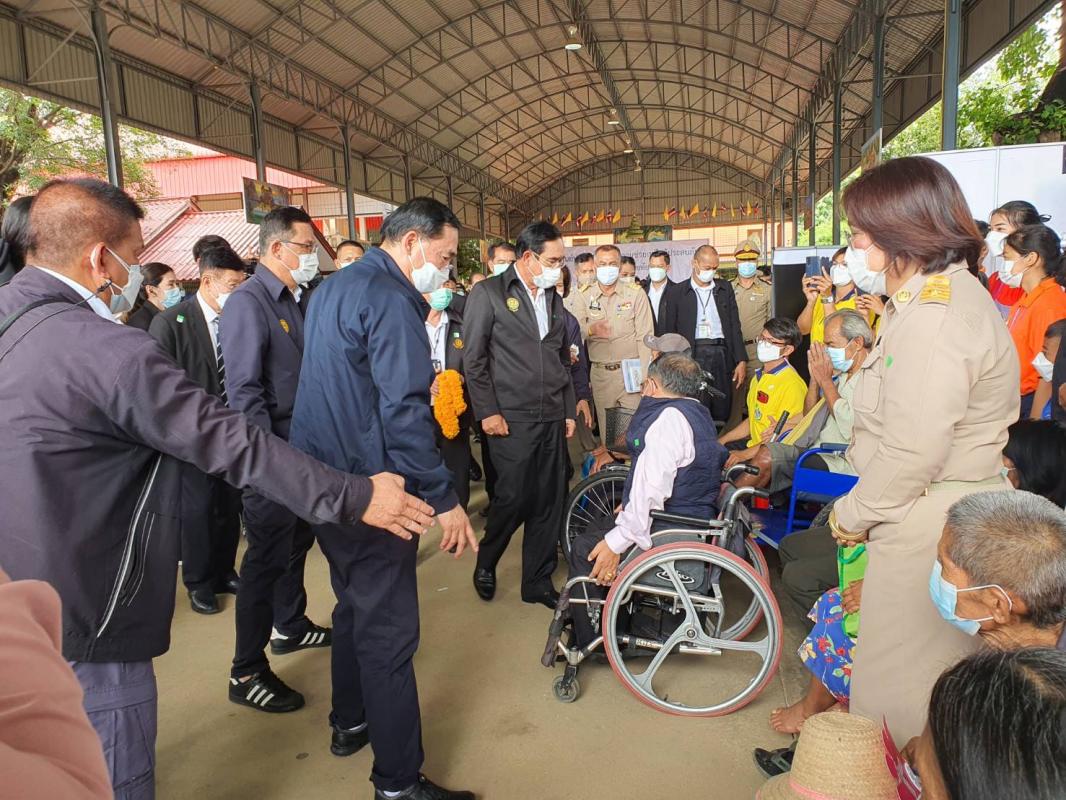 นายกณัฐวุฒิ และ สส.ธนัสถ์ ร่วมต้อนรับ นายกรัฐมนตรีที่สุโขทัย พร้อมรายงานปัญหาน้ำท่วมจังหวัดตากและหารือแนวทางแก้ไข