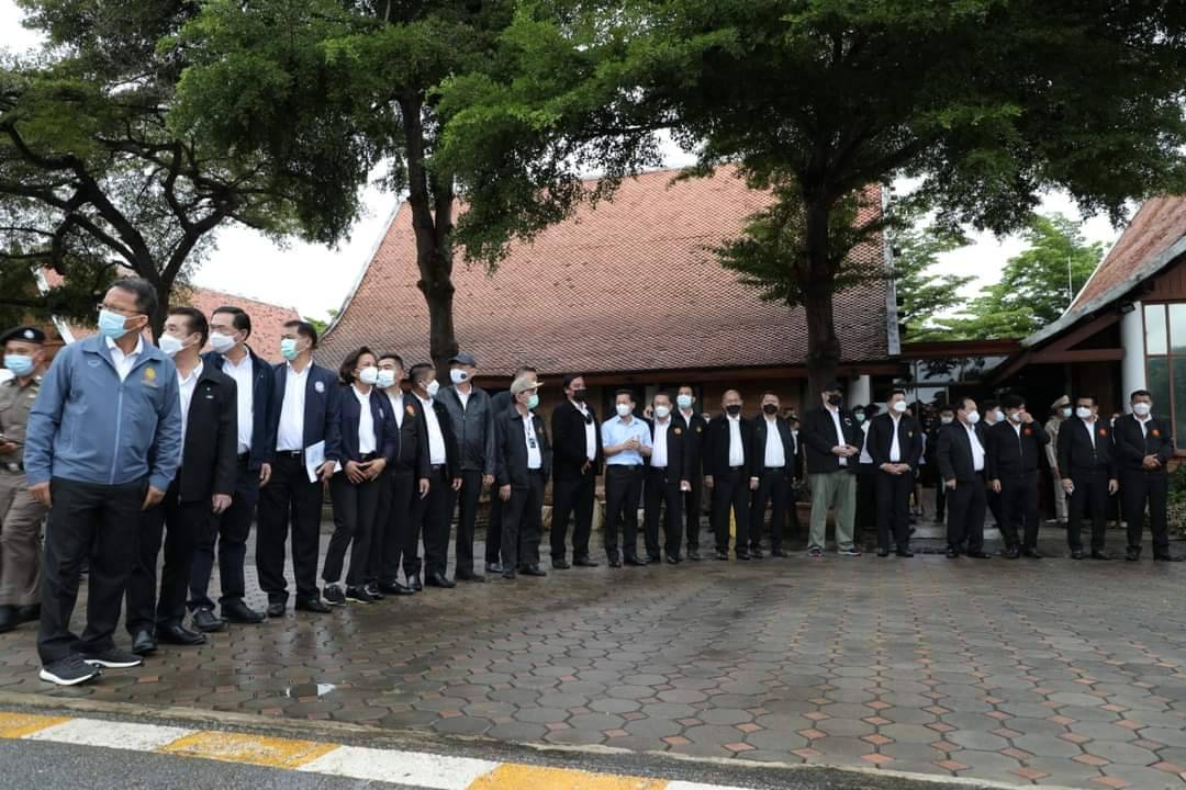 นายกณัฐวุฒิ และ สส.ธนัสถ์ ร่วมต้อนรับ นายกรัฐมนตรีที่สุโขทัย พร้อมรายงานปัญหาน้ำท่วมจังหวัดตากและหารือแนวทางแก้ไข