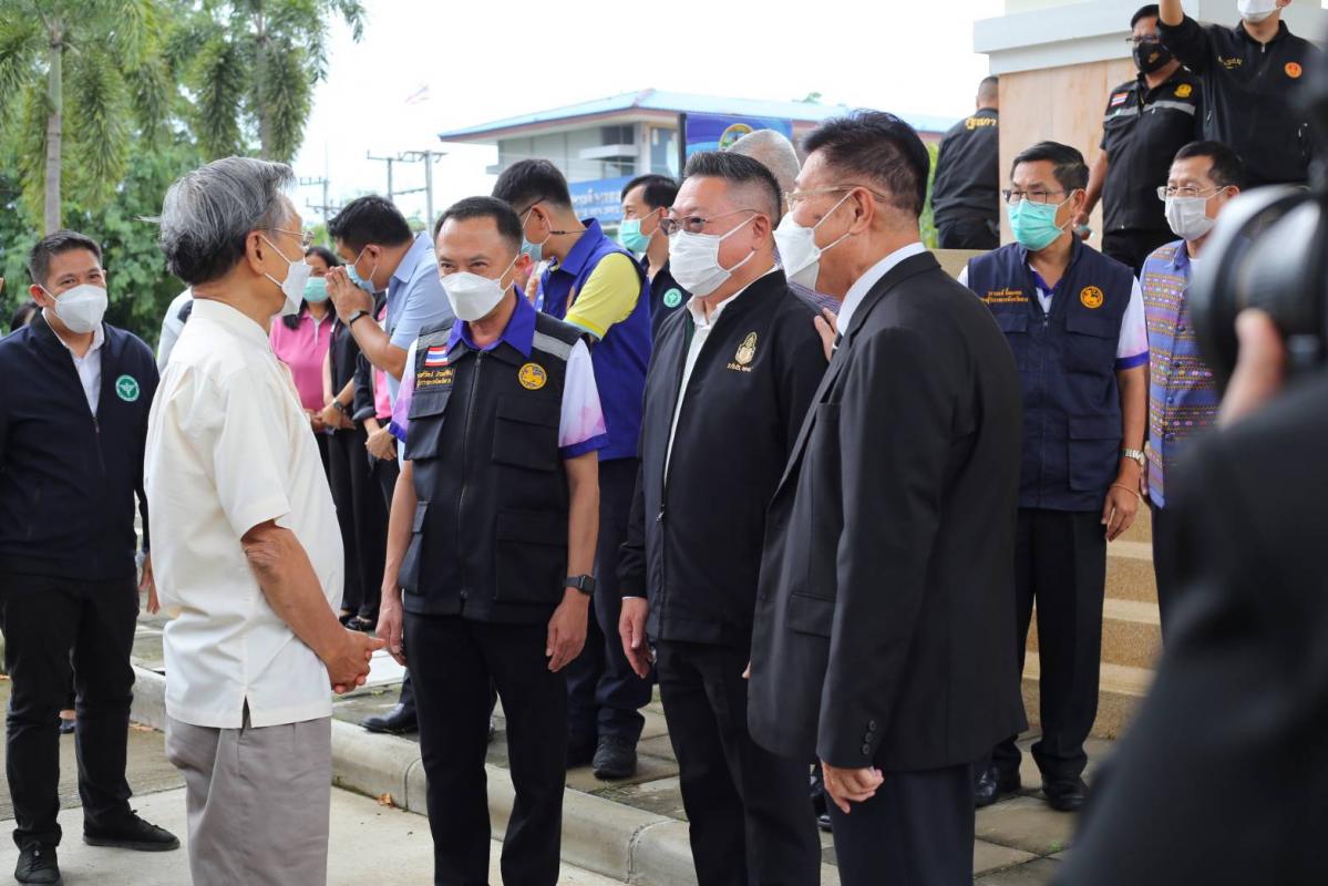 นายก อบจ.ตากร่วมต้อนรับนายชวน หลีกภัย ประธานรัฐสภา ลงพื้นที่มอบหน้ากากอนามัย และนมผงสำหรับเด็ก