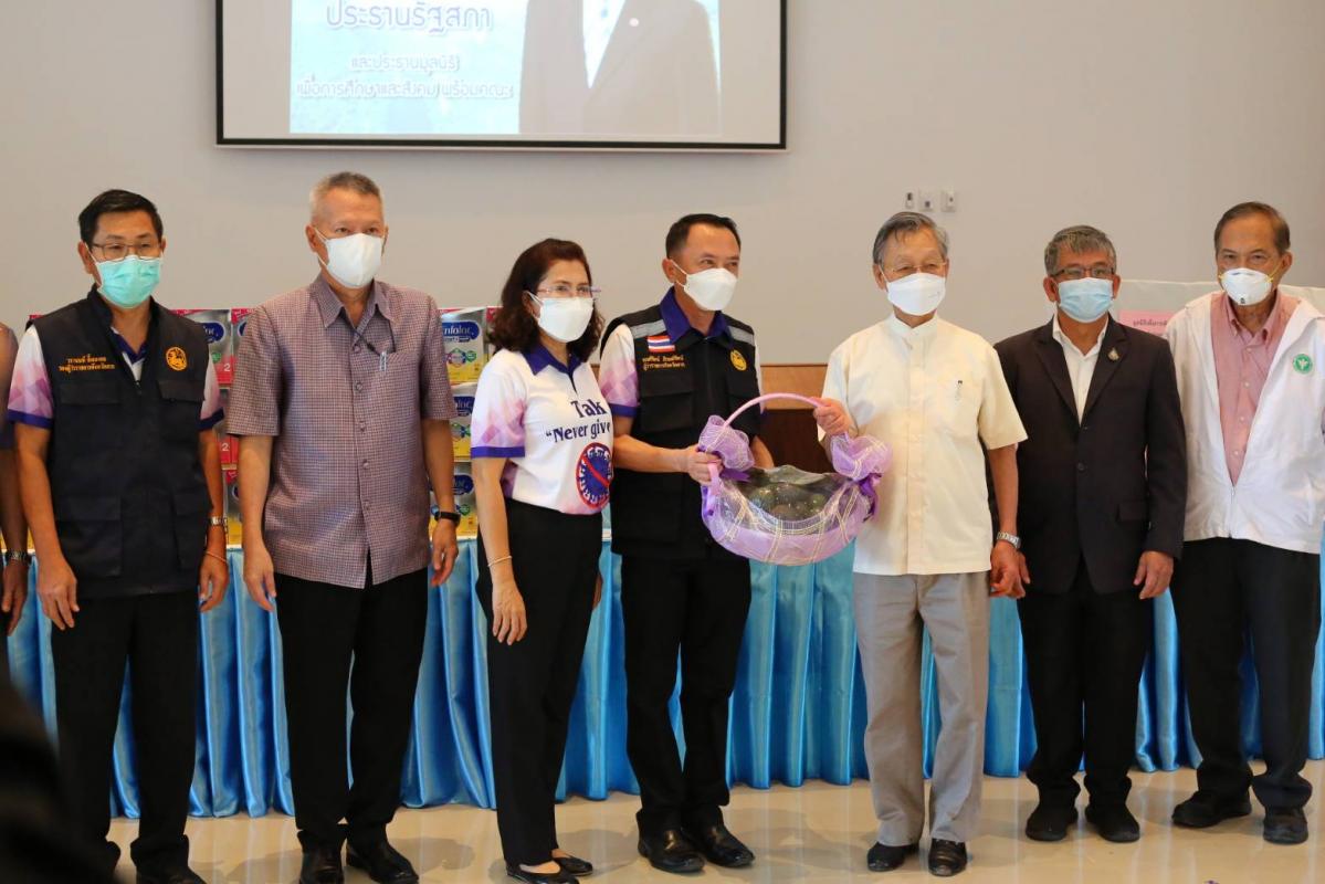 นายก อบจ.ตากร่วมต้อนรับนายชวน หลีกภัย ประธานรัฐสภา ลงพื้นที่มอบหน้ากากอนามัย และนมผงสำหรับเด็ก