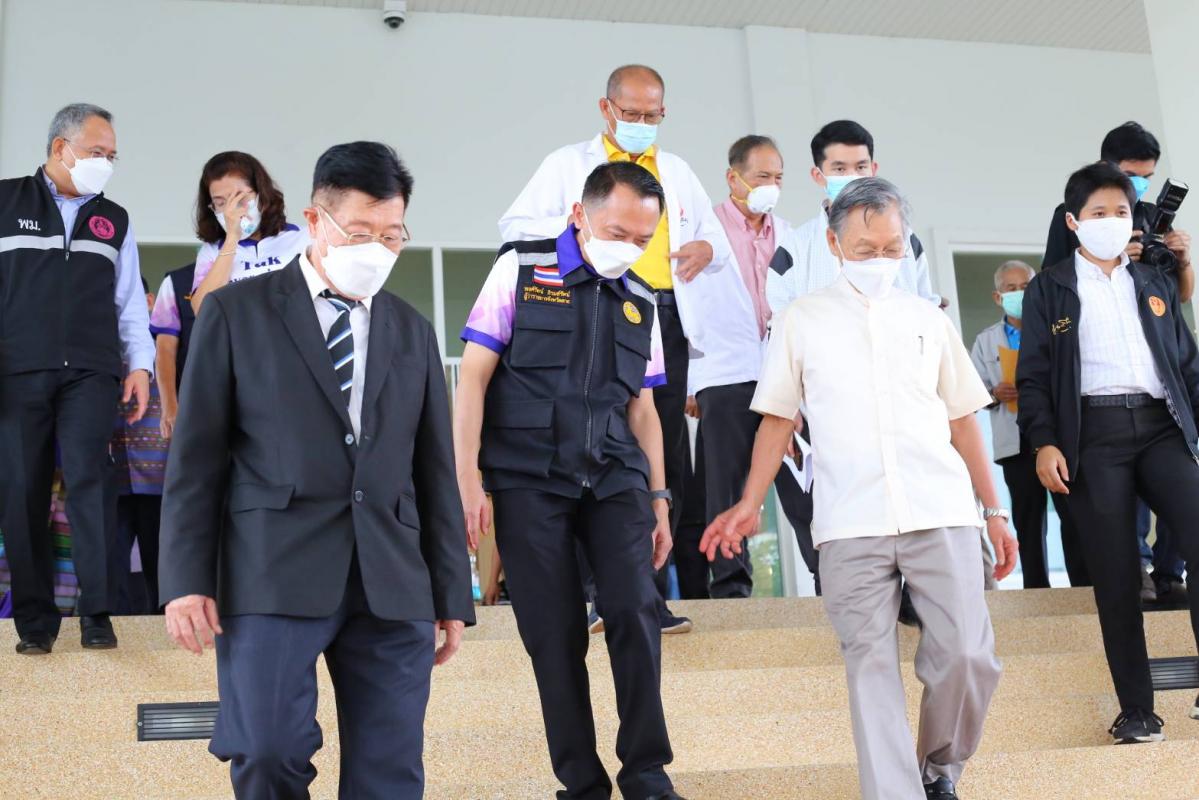 นายก อบจ.ตากร่วมต้อนรับนายชวน หลีกภัย ประธานรัฐสภา ลงพื้นที่มอบหน้ากากอนามัย และนมผงสำหรับเด็ก