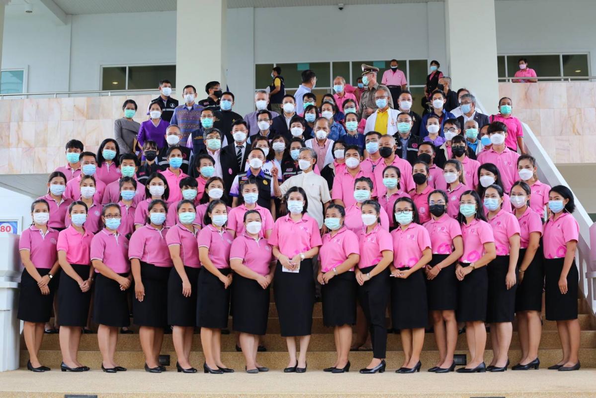 นายก อบจ.ตากร่วมต้อนรับนายชวน หลีกภัย ประธานรัฐสภา ลงพื้นที่มอบหน้ากากอนามัย และนมผงสำหรับเด็ก
