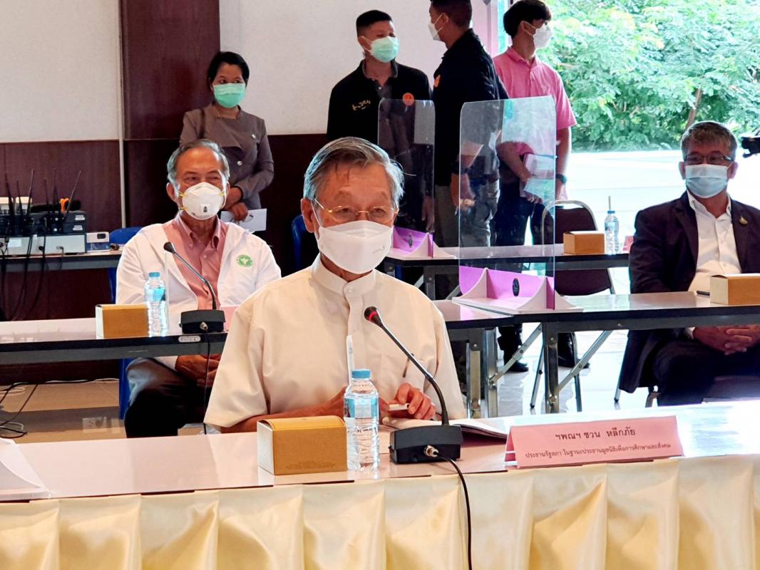 นายก อบจ.ตากร่วมต้อนรับนายชวน หลีกภัย ประธานรัฐสภา ลงพื้นที่มอบหน้ากากอนามัย และนมผงสำหรับเด็ก