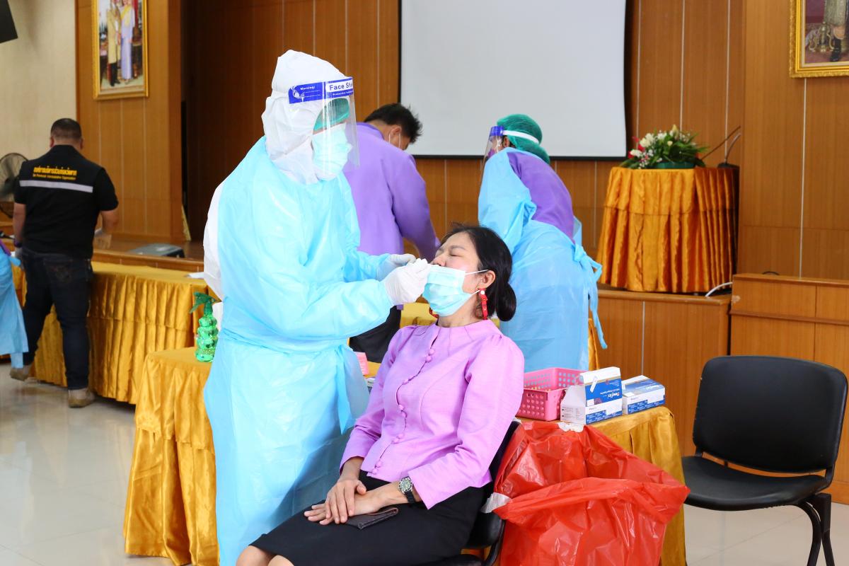 นายก อบจ.ตาก จัดโครงการตรวจคัดกรองด้วยชุดตรวจ Antigen Test Kit (ATK) ของบุคลากรองค์การบริหารส่วนจังหวัดตาก
