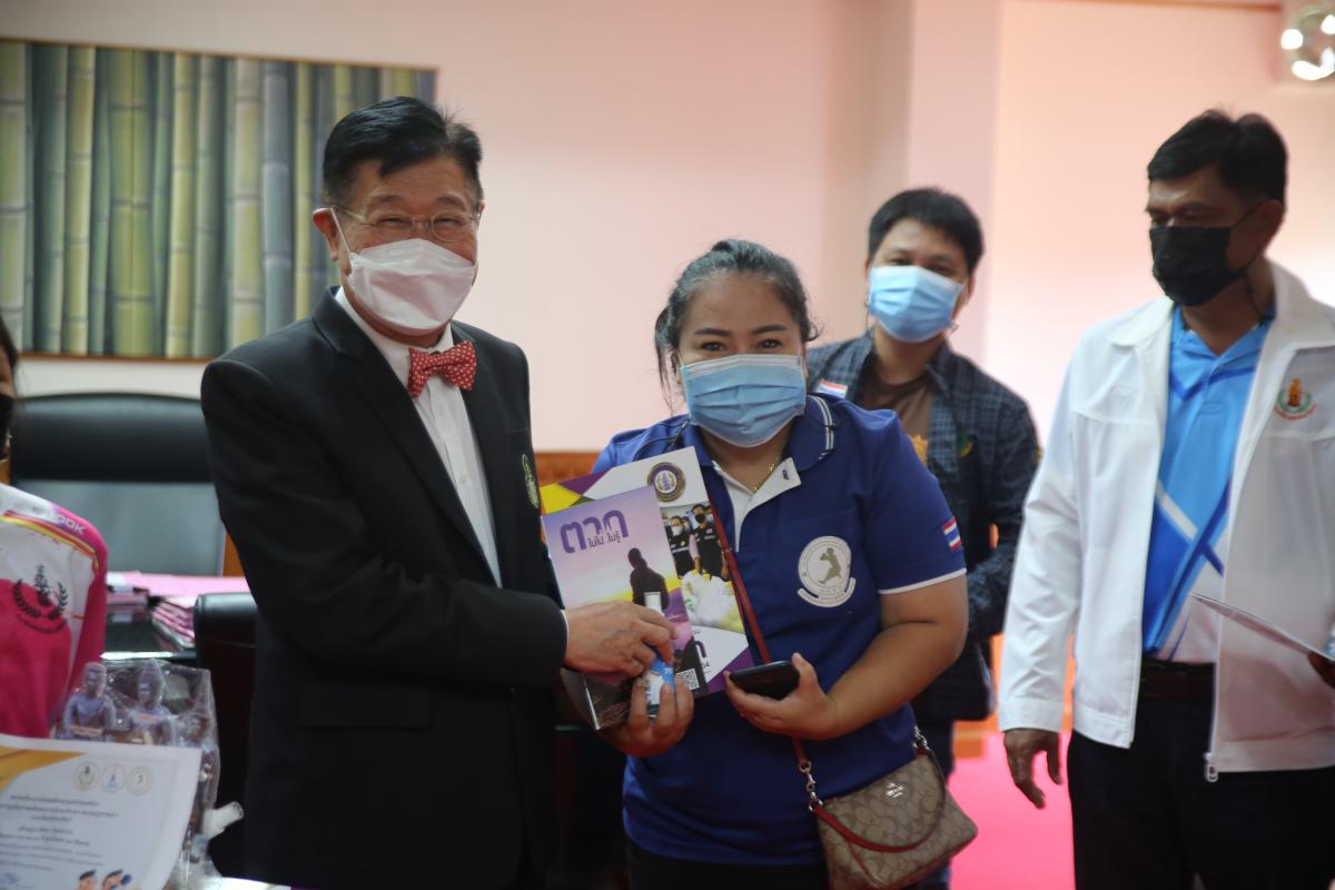 นายก อบจ.ตาก ร่วมแสดงความยินดีกับนักกีฬามวยไทยสมัครเล่นชิงแชมป์ประเทศไทย ประจำปี 2564 สมาคมกีฬาแห่งจังหวัดตาก