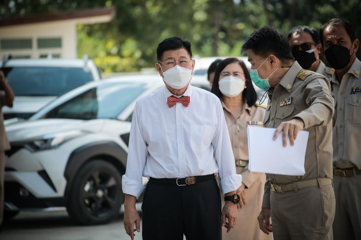นายก อบจ.ตาก ตรวจความพร้อมเครื่องจักรกลชุดใหม่ พร้อมออกให้บริการประชาชนทั้ง 9 อำเภอ
