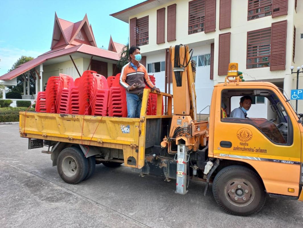 ดำเนินการจัดเตรียมสถานที่และทำความสะอาดฉีดพ่นน้ำยาแอลกอฮอร์ บริเวณห้องประชุมองค์การบริหารส่วนจังหวัดตาก เพื่อรองรับการฉีดวัคซีนป้องกันโรคติดเชื้อไวรัสโคโรนา 2019 (Moderna เข็มที่ 2)
