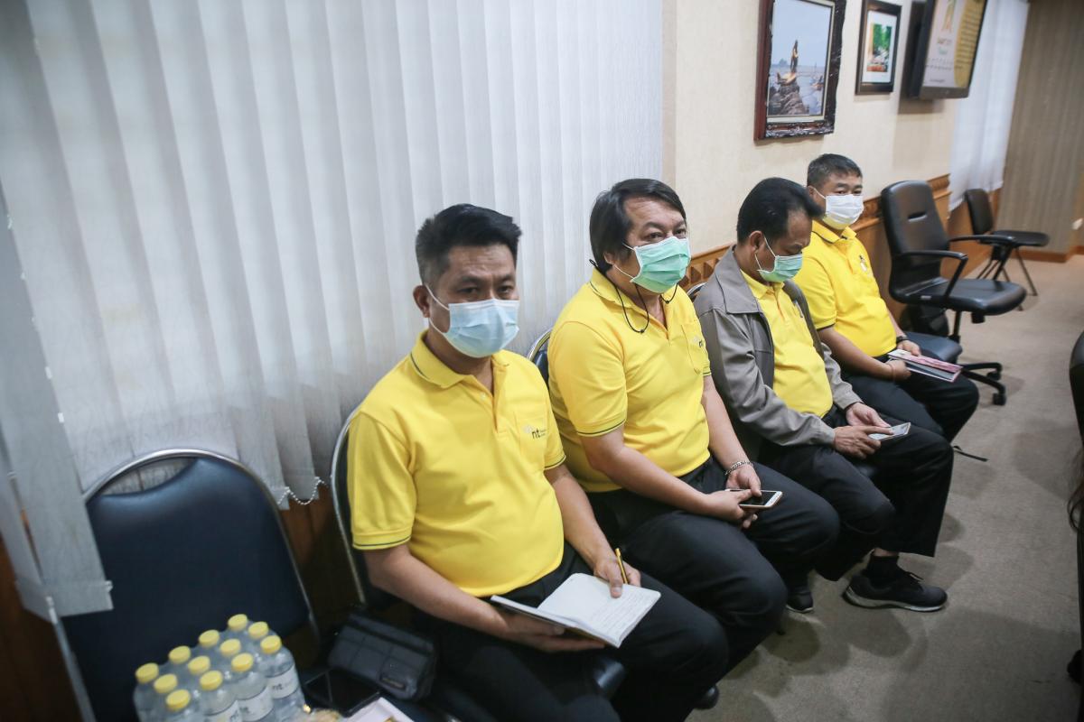 เข้าร่วมรับฟัง การนำเสนอรายละเอียด เทคโนโลยีด้านการสื่อสาร ที่สามารถนำมาใช้ในการบริหารจัดการองค์กร การประชาสัมพันธ์ การวางระบบควบคุมต่างๆ