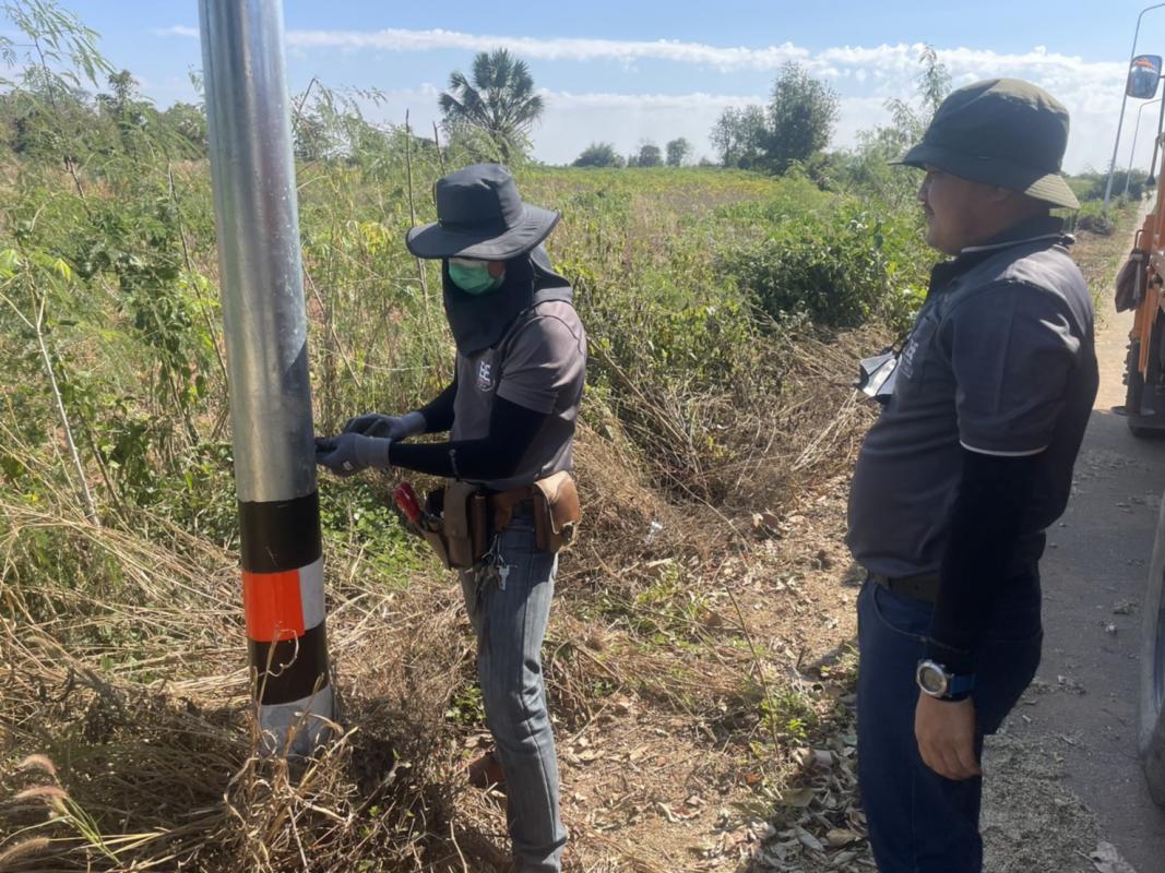 องค์การบริหารส่วนจังหวัดตาก ลงพื้นที่ปฏิบัติงานสำรวจและซ่อมแซมระบบไฟฟ้าแสงสว่าง
